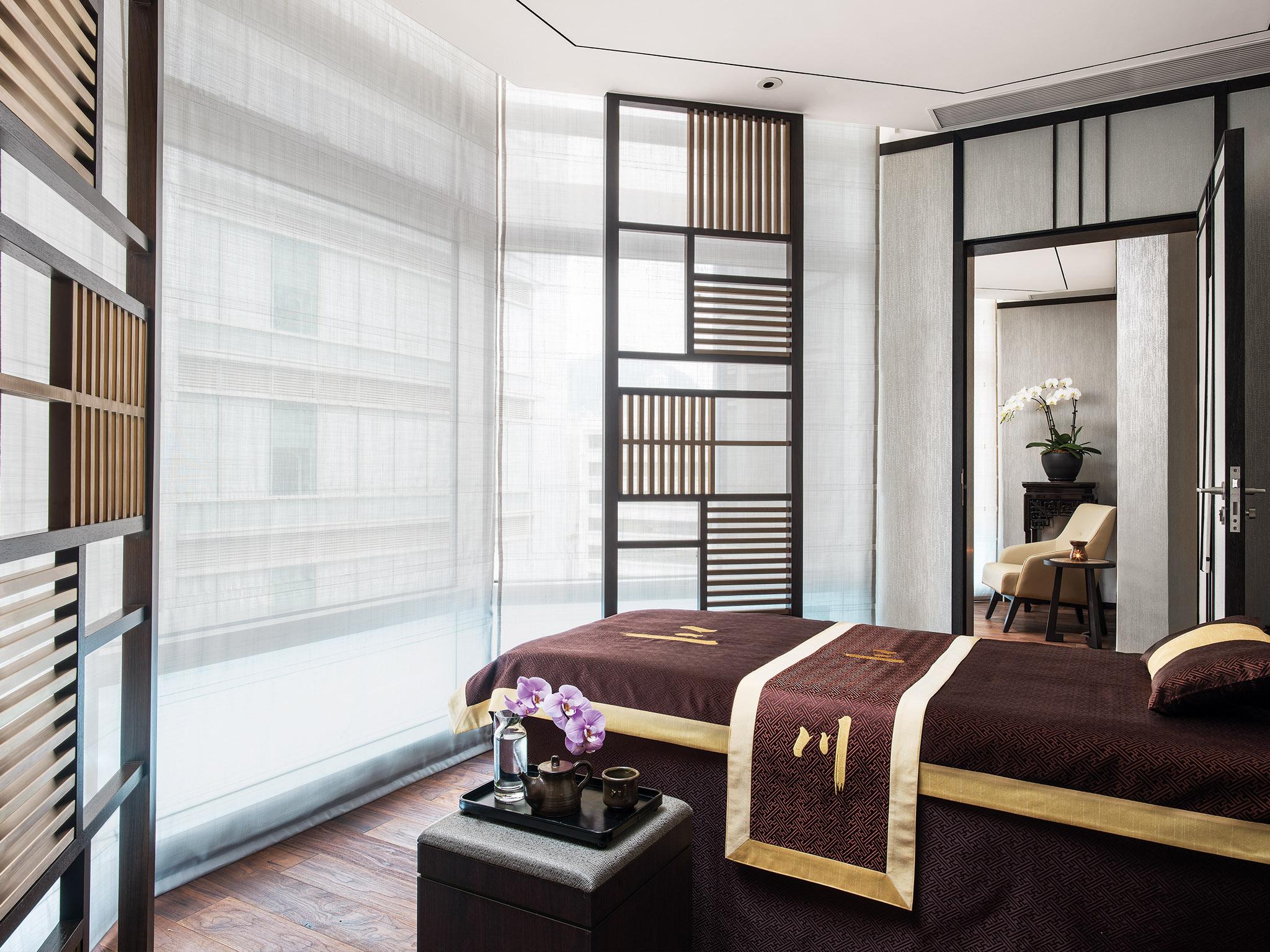 The Langham Khách sạn 5*